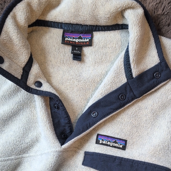 Patagonia Beige Fleece Pullover with Black Trim - Picture 2 of 3